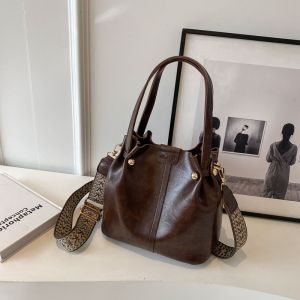 Fashionable Versatile Small Bucket Bag Womens Commuter Shoulder Bag Soft PU Leather Magnetic Buckle Closure Casual Style