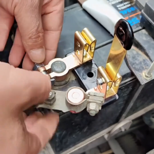 [HCM]Công tắc ngắt kết nối bình ắc quy 12V 24V cho xe hơi chất liệu hợp kim thép mạ đồng chất lượng cao-Hesede