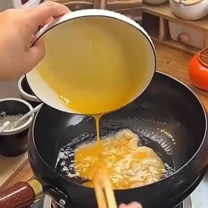 Healthy Uncoated Cast Wok - Traditional Handmade Belly Pan with Lid Non-Stick Small Flat Bottom Cooking Pot for Home Stir-Fry