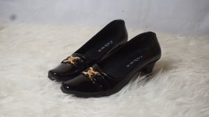 Sepatu Pantofel Wanita Formal: Glossy & Kulit