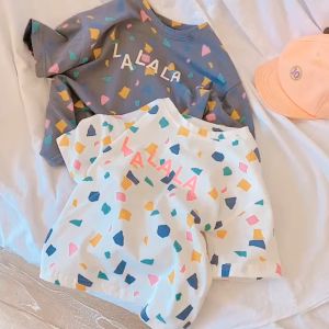 BABYFINE เสื้อเด็กหญิง เสื้อยืดแขนสั้นเด็ก รูปแบบตัวอักษรสีแฟชั่น 23620