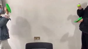 Trò chơi ném bóng dính cho bé – Đồ chơi thể thao ngoài trời vui nhộn mới nhất 2025