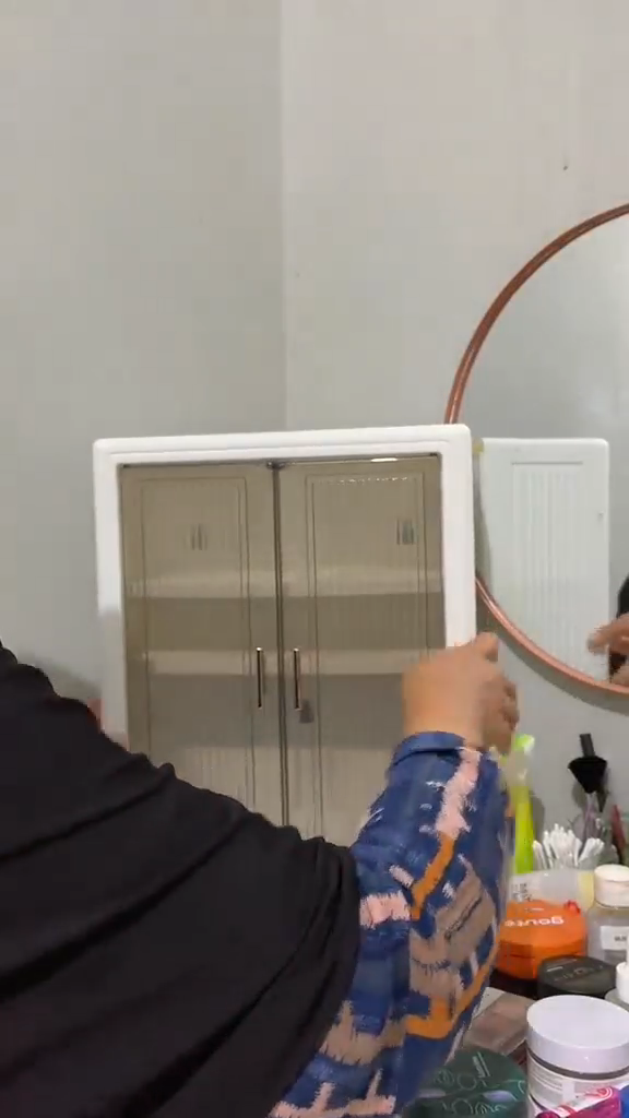 XMVP Lemari Kamar Mandi Gantung Plastik Estetik - Kabinet Tertutup Anti Bocor