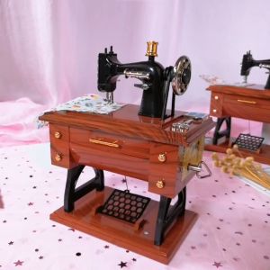Hộp phát nhạc máy nghe nhạc hình MÁY MAY trang trí độc đáo