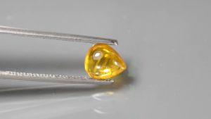 1.45 ct พลอยแท้ บุษราคัม เผาBe หยดน้ำหลังเบี้ย สีเหลือง บางกะจะ