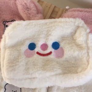 กระเป๋าเครื่องสําอาง เป๋าใส่เครื่องเขียน และผ้ากํามะหยี่ขนนูม ปักลายน่ารักสูงความ เป็นตัวเลือกที่สุดสำหรับผู้หญิงที่ต้องการความสูงคว