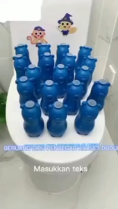 Botol Beruang Biru Pembersih Pewangi Pengharum Penyegar Anti Bakteri Kerak Air Flush Automatis Toilet Kloset Closet WC Kamar Mandi Tahan Lama Berulang kali Hingga 30 hari Bentuk Beruang Portable Bear Blue Toilet Cleaner Bubble Pewarna Air Biru