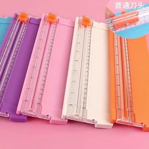 Blumey ที่ตัดกระดาษขนาดเล็ก เครื่องตัดกระดาษแบบรูด พร้อมใบมีดและมีเส้นวัดกระดาษใช้ความหนาไม่เกิด 400 แกรม  paper cutter มีสินค้าพร้อมส่ง