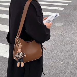 กระเป๋าหญิงใบ 2023 สมุดสำหรับผู้หญิง กระเป๋าถือเสี้ยว สะพายเกี๊ยว สีพื้น แฟชั่นฤดูใบ และเดียวกับกระเป๋าสะพายไหล่