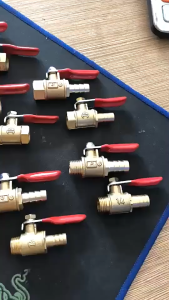 BA-1002 Brass red handle tracheal small ball valve outer teeth (1/4)