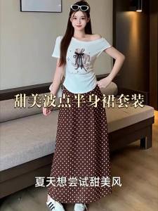 RELNLEX | Bộ Quần Áo Thời Trang Giảm Tuổi Plus Size: Áo Thun và Chân Váy Chấm Bi