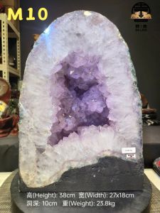 amethyst geode lavender purple hole deep 10cm🔮天然紫晶洞 金形 洞深10cm 可消磁大巴大巴的手串 大颗粒紫晶牙 带些共生钛金 (如需定制实木底座需另加RM60)👈🏻optional 高(Height): 38cm 宽(Width): 27x18cm 洞深: 10cm 重(Weight): 23.8kg