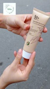 Kem Chống Nắng TÍA TÔ SPF50+/PA++++ AOm Natural Nâng Tone Dịu Nhẹ Lành Tính 60ml