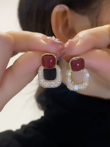 Niche Style Fancy Red Drip Square Full Diamond Earrings Female 2024 New Arrival Best Selling Tide Elegant Geometric Earrings