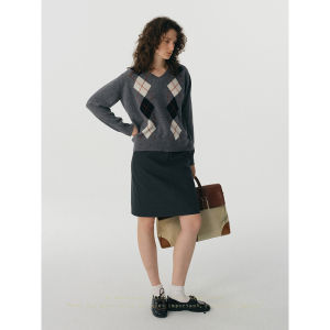 SHEITAOZI | Wool V-neck Color-block Diamond-patterned Sweater