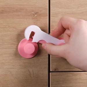 Khóa Chốt Gài Tủ Lạnh Cánh Cửa Ngăn Kéo Chống Kẹp Tay An Toàn Cho Bé- có 3 màu lựa chọn.