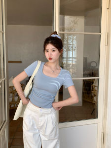 Áo Thun Nữ Tay Ngắn Cổ Vuông Màu Vàng Ôm Vừa Vặn Mùa Hè 2025 Phong Cách Mới Dáng Ôm Hông Nhỏ Kiểu Pháp Hở Xương