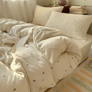 KAMONI | Visually Appealing Bedding Set