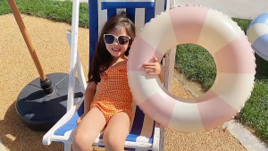 Novvia ห่วงยาง ห่วงยางเด็กและผู้ใหญ่ ห่วงยางเป่าลมแบบหนาสำหรับเด็ก 60 70 80 90 ห่วงยางว่ายน้ำลายทางย้อนยุค ของเล่นเด็กเป่าลม