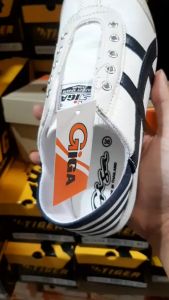 รองเท้าผ้าใบสลิปออนแบบสวมเป็นผ้าเยียบส้นได้Gigaรุ่นGa14มีไชส36-41ส่งพร้อมกล่อง