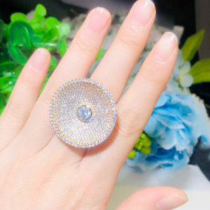 SEQUITO เทพธิดาสีเหลืองชุบทองเครื่องประดับอัญมณี Micro Pave Tiny รอบประกาย AAA Cubic Zircon Designer ประกวดผู้หญิงใหญ่แหวนใส่นิ้ว SR112