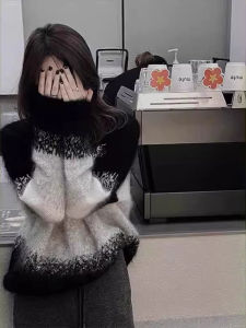 Stylish Distinctive Cashmere Sweater