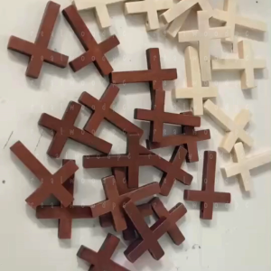 A040 ไม้กางเขน ขนาด 4x3cm.จาก ไม้ธรรมชาติ สีน้ำตาล สีขาว งานฝีมือ จี้ไม้กางเขน ตกแต่ง เครื่องประดับ สร้อยคอ จี้ CH