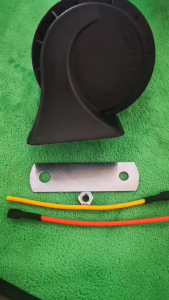 แตร BSEOCH แท้100% แตรหอยโข่ง เสียงรถเบนซ์ 115db รุ่น BS-138-02 สีดำ 12V  อายุการใช้งานยาวกว่าแตรทั่วๆไปถึง 10 เท่า