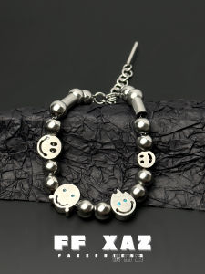 สร้อยข้อมือไททาเนียมใบหน้ายิ้มปรับได้ดีไซน์ไม่ซ้ำใคร เครื่องประดับแฟชั่นสำหรับทั้งชายและหญิง สร้อยข้อมือสไตล์ฮิปฮอป