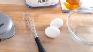 Máy Làm Bánh Hình Thú Máy Làm Bánh Bông Lan Máy Nướng Bánh Dash Màu Đỏ Sử Dụng Điện Năng Chất Liệu Cứng Khay Chống Dính Giúp Bánh Thơm Ngon Ngộ Nghĩnh