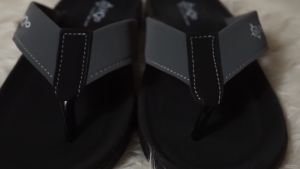 Sandal Pria Terbaru & Keren: Solusi Fashion Pria