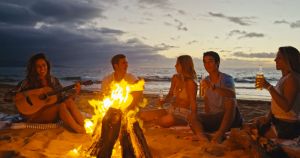 ไม้ฟืน ไม้ก่อกองไฟแคมป์ปิ้ง น้ำหนัก 5 kg. กว้าง 4-12 cm. ยาว 15-30 cm. เศษจากไม้งานเฟอร์นิเจอร์ ไม้สน ไม้ยางพารา