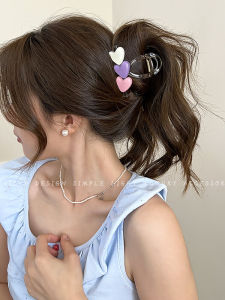 คลิปหนีบผมลายดอกไม้สีเจลลี่ฤดูร้อน 2024 ใหม่สำหรับผู้หญิง คลิปหนีบผมสีฟีร่า เครื่องประดับผมแบบครึ่งหัว สไตล์เกาหลี