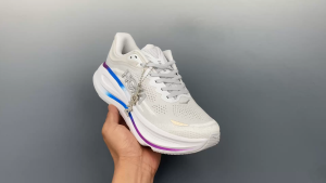 HOKA ONE ONE Bondi 9 WIDE Bondi รุ่นที่ 9 รองเท้าวิ่งลำลองแบบพื้นต่ำ สวมใส่สบาย ไม่ลื่น ทนทาน มีแถบสีขาว-เทาไล่เฉด