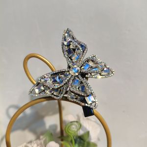 Elegant Crystal Butterfly Hair Clip Womens Bangs Clip Flexible Butterfly Edge Clip Sweet Temperament Hair Clip Fashionable Retro Style