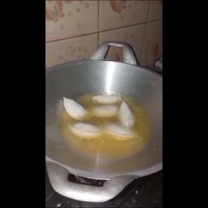 CIRENG BAKSO PEDAS NAMPOL DAPURNYA BUBUN