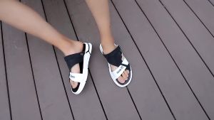 Sandal Pria Karet Dewasa Tahan Air Untuk Pria Kepribadian Berkendara Trendi Baru 2025 Nyaman Untuk Dipakai Anti- Slip Musim Panas