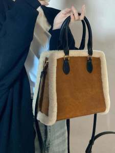 กระเป๋าถือทรงโต้รุ่งขนาดใหญ่ หนังสัตว์ขนแกะ ฤดูใบไม้ร่วง/ฤดูหนาว กระเป๋าสะพายข้างแบบลำลอง กระเป๋าสะพายข้างแบบสะพายข้าง ผ้าไนลอน