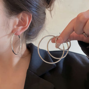 Exaggerated Large Hoop Earrings Womens Fashion Luxury Sensation Simple Circle Spring Summer Ear Jewelry Elegant Stud Earrings