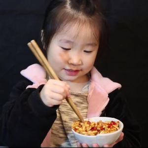 Lobak kering Hunan khusus pedas dan rangup lobak pedas dan rangup khas kering pedas dalam tin dan botol