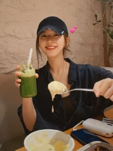 Zhao Lusi Black Denim Shirt for Women Loose Fit Long Sleeves Work Clothing with Buttons and Pocket Retro Korean Style Casual Hong Kong Flavor Sun Protection