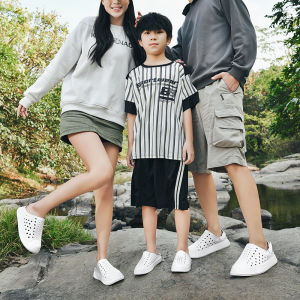 ORNGMALL รองเท้าแตะเด็กชายและเด็กหญิงน้ำหนักเบาระบายอากาศได้ดีรองเท้าแตะชายหาดครึ่งเดียวลำลองกันน้ำสไตล์เกาหลีรองเท้ากันฝนกันลื่นกลวงหลากสี25-45