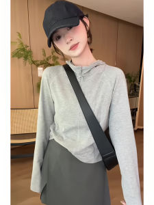 เสื้อยืดคอกลมแขนยาวผ้าฝ้ายสีพื้นสำหรับผู้หญิง ทรงหลวมสบายๆ ฤดูใบไม้ร่วง 2025 แฟชั่นใหม่ เสื้อผ้าทำงานสไตล์เกาหลี