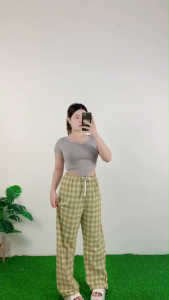 ชุดสองชิ้นสไตล์เรียบหรู  กางเกงเอวสูง ใส่แล้วหุ่นดี