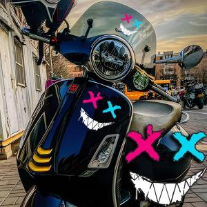 🚚【Sản phẩm mới + Miễn phí vận chuyền】🚚Mũ bảo hiểm xe máy dán xe phản quang không thấm nước mặt cười Decal Motocross tự động cửa sổ phía sau cá nhân dán mới