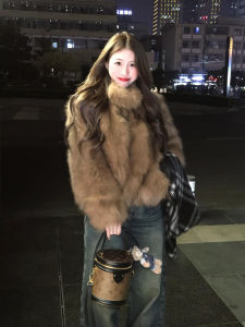 Trendy Two-Tone Gradient Fox Fur Coat Short Thickened Stylish Winter Outerwear Eco-friendly Fashionable Womens Clothing