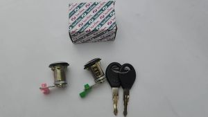 J01S01 NISSAN UD YU41 YU T5 NU41 KUNCI PINTU DOOR KEY LOCK LORRY TRUCK AKSESORI