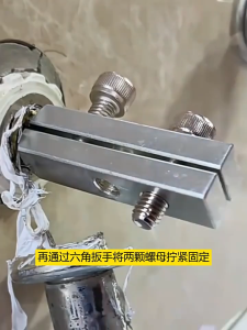 Broken Bolt Remover Adjustable Broken Screw Extractor Kit Easy Removal Powerful Claw Repair Compact