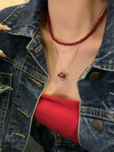 สร้อยคอลูกปัดสีแดง 2 ชิ้น สร้อยคอโซ่กระดูกไหปลาร้าสำหรับผู้หญิง สร้อยคอสเวตเตอร์แบบยูนิเซ็กซ์ โซ่ลูกปัดทรงกลม โซ่ลูกปัดโลหะผสม