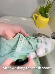 White Shoe Cleaner Stain Remover No Rinse Sneakers Shoe Cleaning Foam for Ladies Shoes Men Shoes and Baby Shoes Deodorant 99.9% Anti-Bacterial 300ml 鞋子清洁剂